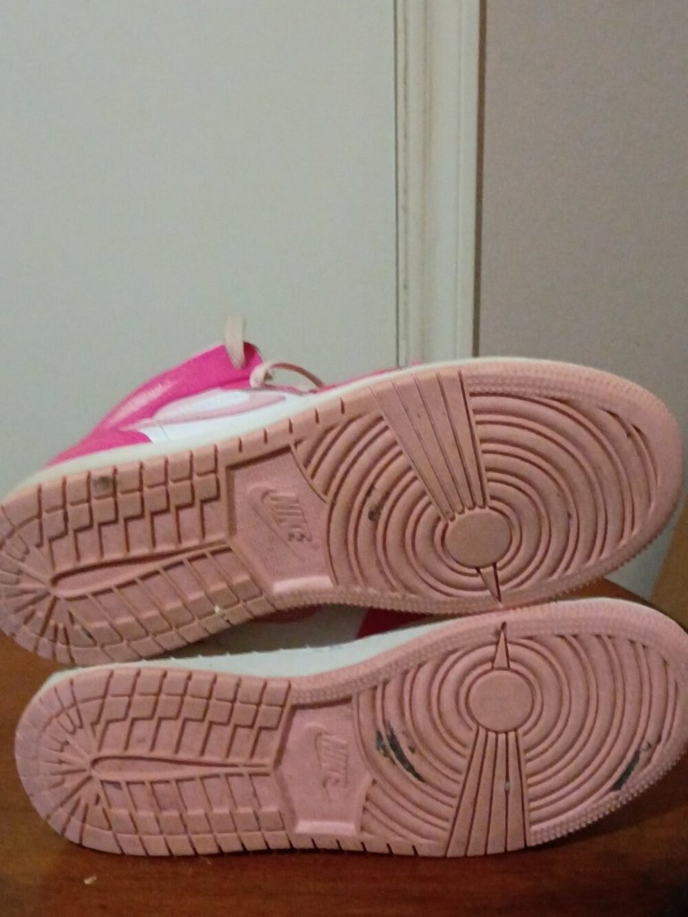 Nike Air Jordan 1 Mid Shoes Youth Kids Size 4Y Fierce Pink  Barbie FD8780-116 - Picture 3 of 13